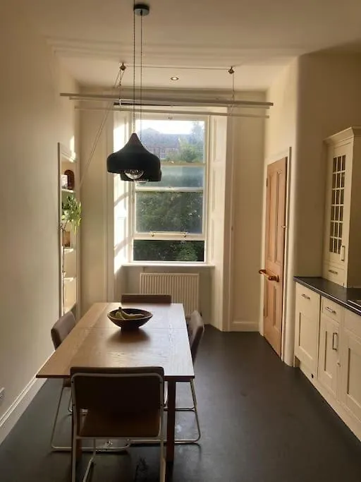 Bright 2 Bed In Bruntsfield - City Centre Edinburgh Appartement